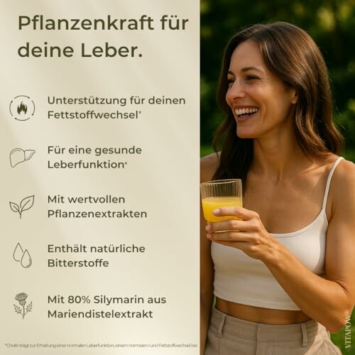 Frau hält ein Getränk, neben Text über pflanzliche Unterstützung für die Leber.